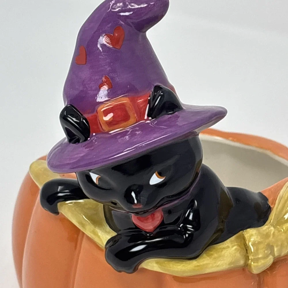 Yankee Pumpkin‎ Sophia Ceramic Candle Holder Features Black Cat Witch Hat Broom